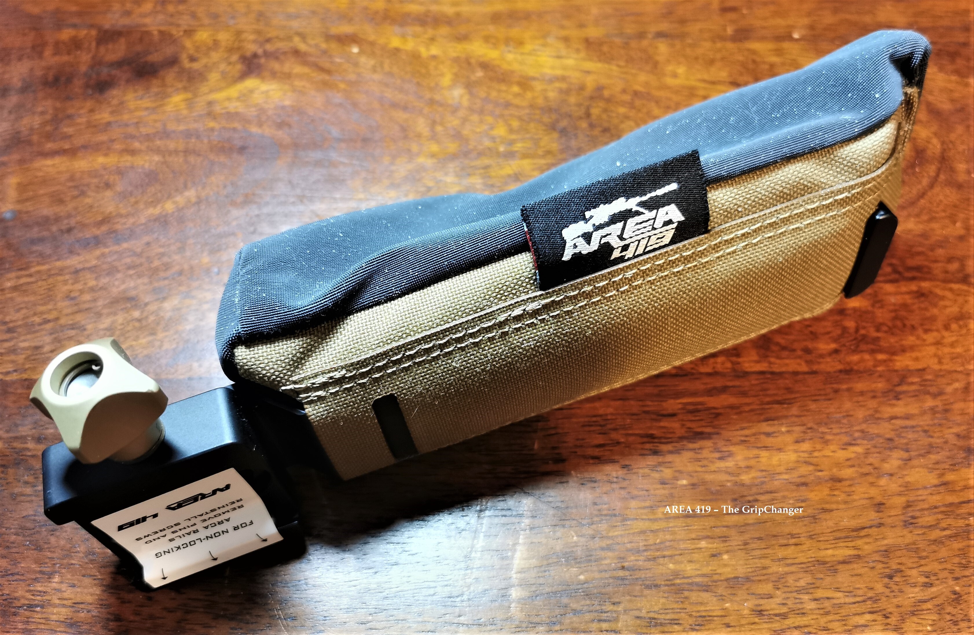 Grip Changer Area419 Mały wpinany w szynę Arca worek strzelecki. Stabilizuje łoże broni podczas strzelania długodystansowego i PRS. Uzywany podczas zawodów oraz szkoleń Flytac Academy.